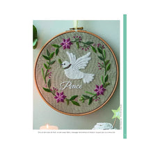 Charger l'image dans la galerie, Au pays d'Emily en broderie traditionnelle