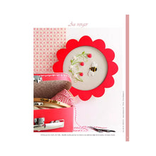 Charger l'image dans la galerie, Au pays d'Emily en broderie traditionnelle