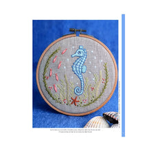 Charger l'image dans la galerie, Au pays d'Emily en broderie traditionnelle