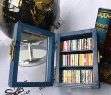 Charger l'image dans la galerie, Bibliothèque miniature avec livres.
