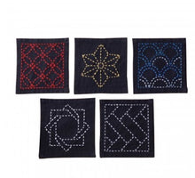Charger l'image dans la galerie, Kit Sashiko 5 carrés Tsumugi noir à broder