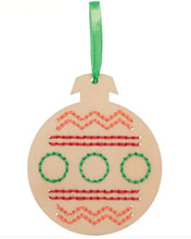 Charger l'image dans la galerie, Kit travaux d'aiguille pour décoration de fête boules