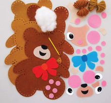 Charger l'image dans la galerie, Kit couture feutrine coussins oursons