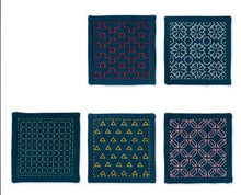 Charger l'image dans la galerie, Kit 5 carrés à broder Sashiko SK424