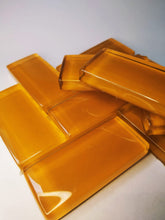 Charger l'image dans la galerie, 6 Pâtes de verre translucides rectangulaires potimarron 4.7 × 2 cm