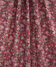 Charger l'image dans la galerie, Tissu Liberty Fabrics Tana Lawn Thorpe Hill rouge