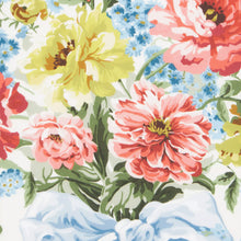 Charger l'image dans la galerie, Tissu Liberty Fabrics Tana Lawn® Bow Bouquet