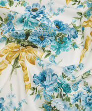 Charger l'image dans la galerie, Tissu Liberty Fabrics Tana Lawn® Bow Bouquet bleu
