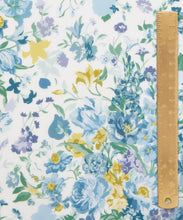 Charger l'image dans la galerie, Tissu Liberty Fabrics Tana Lawn® Bow Bouquet Parade