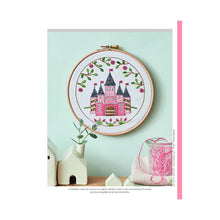 Charger l'image dans la galerie, Au pays d'Emily en broderie traditionnelle