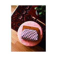 Charger l'image dans la galerie, Motifs géométriques en broderie Bargello et point de croix