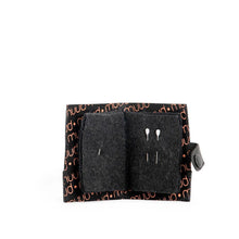 Charger l'image dans la galerie, Pochette en cuir pour aiguilles à coudre et épingles Muud EDY
