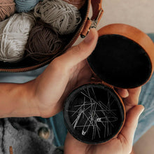 Charger l'image dans la galerie, Boite magnétique pour aiguilles, épingles Muud Emeli 2 couleurs