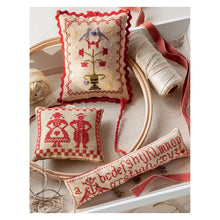 Charger l'image dans la galerie, Poules et Cie au point de croix Mains et merveilles