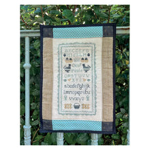 Charger l'image dans la galerie, Poules et Cie au point de croix Mains et merveilles