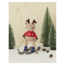 Charger l'image dans la galerie, Poupées et amigurumis à la montagne au crochet