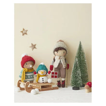 Charger l'image dans la galerie, Poupées et amigurumis à la montagne au crochet