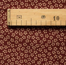 Charger l'image dans la galerie, Coupon 50 cm X 55 cm 100 % coton motifs traditionnels japonais fleurs bordeaux