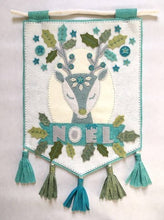 Charger l'image dans la galerie, Kit feutrine diy Cerf de Noël Misty Winter