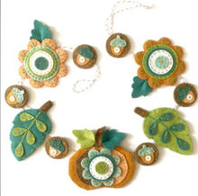 Charger l'image dans la galerie, Kit feutrine Guirlande d'automne Folk Art