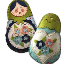 Charger l'image dans la galerie, Kit feutrine Matriochka pique épingles et range ciseaux