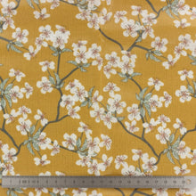 Charger l'image dans la galerie, Coupon de toile enduite fleurs de cerisiers 46 cm X 60 cm.