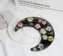Charger l'image dans la galerie, Moule en silicone forme de croissant lune 20 cm