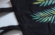 Charger l'image dans la galerie, Pochoir Aladine feuille tropicale 28 cm x 28 cm