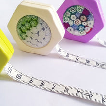 Charger l'image dans la galerie, Mètre ruban enrouleur aimanté rétractable automatique 150 cm/6 couleurs