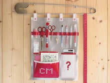 Charger l'image dans la galerie, Vinyle laqué perforé 45 cm X 3 mètres 16 couleurs.