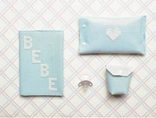 Charger l'image dans la galerie, Vinyle laqué perforé 45 cm X 3 mètres 16 couleurs.