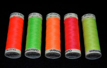 Charger l'image dans la galerie, Fil pour tout coudre fluo/néon Gütermann 100m/4 couleurs