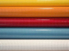 Charger l'image dans la galerie, Vinyle laqué perforé 45 cm X 3 mètres 16 couleurs.