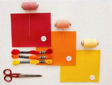 Charger l'image dans la galerie, Vinyle laqué perforé 45 cm X 3 mètres 16 couleurs.