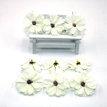 Charger l'image dans la galerie, Lot 50 mini marguerites en soie 4,5 cm 21 couleurs.