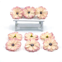 Charger l'image dans la galerie, Lot 50 mini marguerites en soie 4,5 cm 21 couleurs.