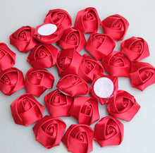 Charger l'image dans la galerie, Lot de 10 mini roses en soie 3,5 cm 32 couleurs.