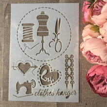 Charger l'image dans la galerie, 4 pochoirs flexibles en plastique, thème couturière A4 29.5 cm x 21 cm.