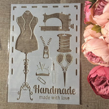 Charger l'image dans la galerie, 4 pochoirs flexibles en plastique, thème couturière A4 29.5 cm x 21 cm.