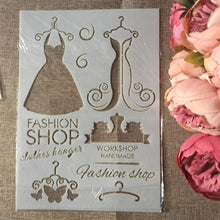 Charger l'image dans la galerie, 4 pochoirs flexibles en plastique, thème couturière A4 29.5 cm x 21 cm.