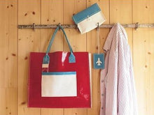 Charger l'image dans la galerie, Vinyle laqué perforé 45 cm X 3 mètres 16 couleurs.