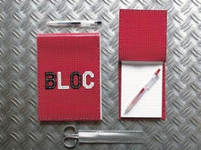 Charger l'image dans la galerie, Vinyle laqué perforé 45 cm X 3 mètres 16 couleurs.