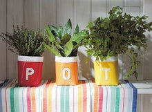 Charger l'image dans la galerie, Vinyle laqué perforé 45 cm X 3 mètres 16 couleurs.