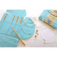 Charger l'image dans la galerie, Pochette "absolute" bleu ou jaune set crochet tunisien circulaire Pony