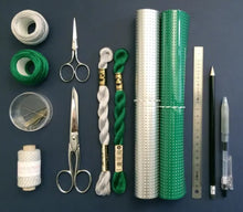 Charger l'image dans la galerie, Vinyle laqué perforé 45 cm X 3 mètres 16 couleurs.