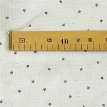 Charger l&#39;image dans la galerie, Tissu double gaze imprimé étoiles charbon 100% coton 135 cm
