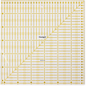 Règle pour patchwork 31.5 cm X 31.5 cm PRYM