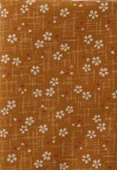 Coupon motifs traditionnels japonais fleurs et coeurs moutarde 45 cm X 55 cm