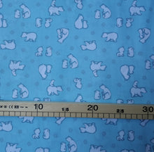 Charger l&#39;image dans la galerie, Tissus motifs ours et oursons fond bleu/100% coton/160 cm
