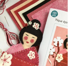 Charger l&#39;image dans la galerie, Kit feutrine Kokeshi pique épingles et range ciseaux
